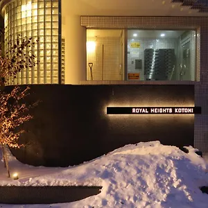 アパート Royalheights Kotini 快適26平米 トリプルベッドルーム A